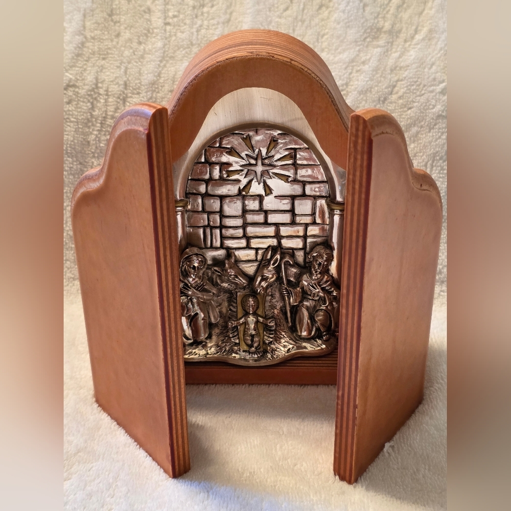 Nativity Set In Wood - Picture 5 of 15